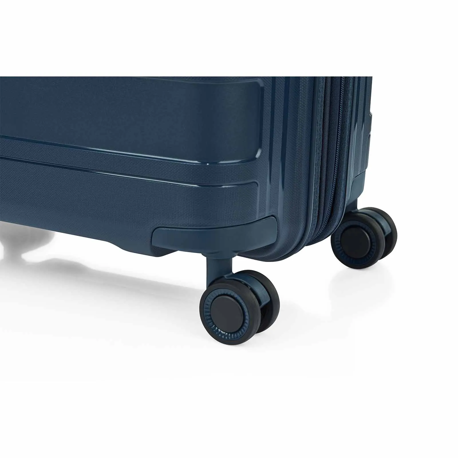 American Tourister Light Max 69cm Suitcase Navy