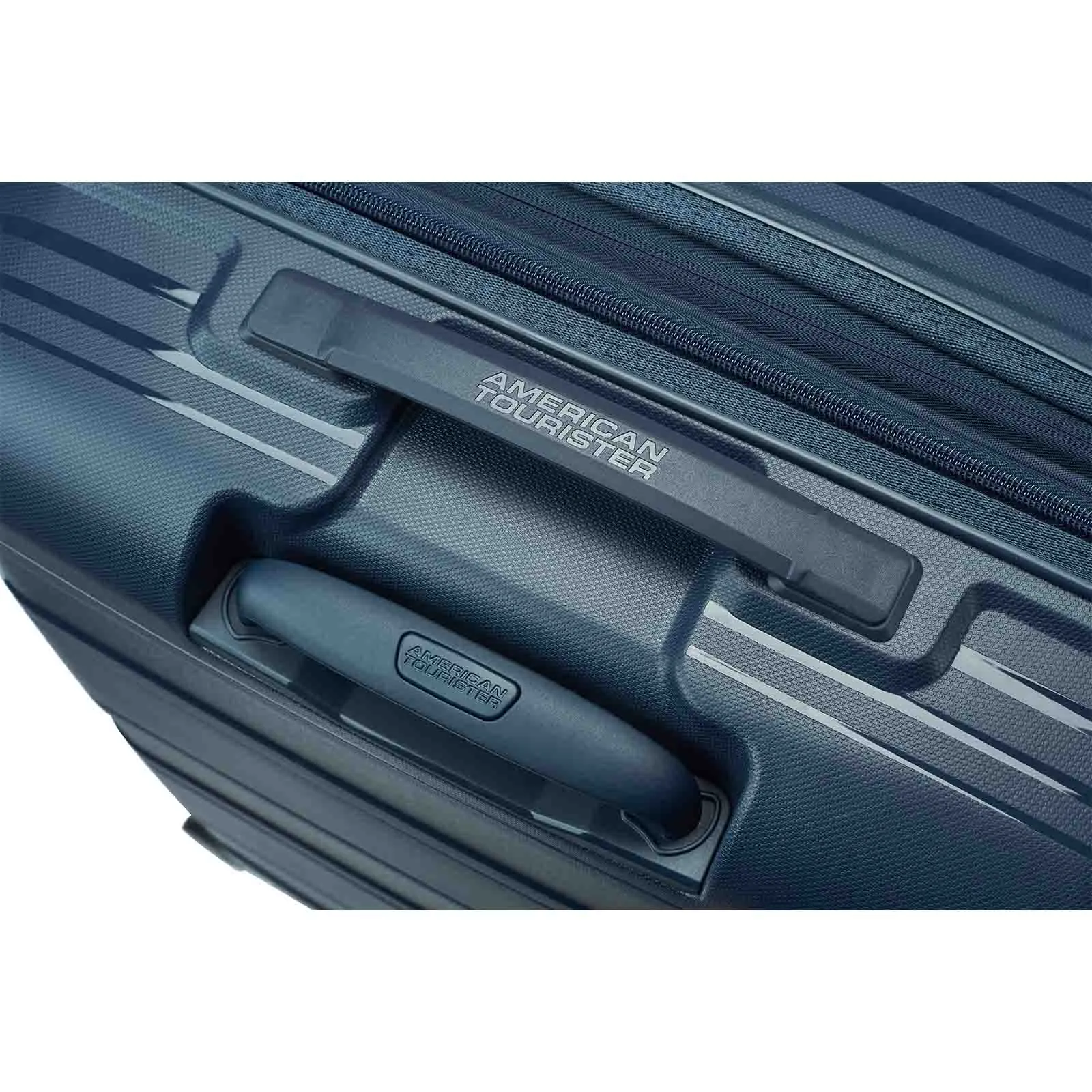 American Tourister Light Max 69cm Suitcase Navy