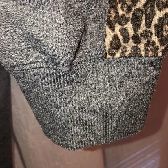 Anthropologie Splendid S Lively Leopard Gray PJ Lounge Crewneck &amp; Jogger Set