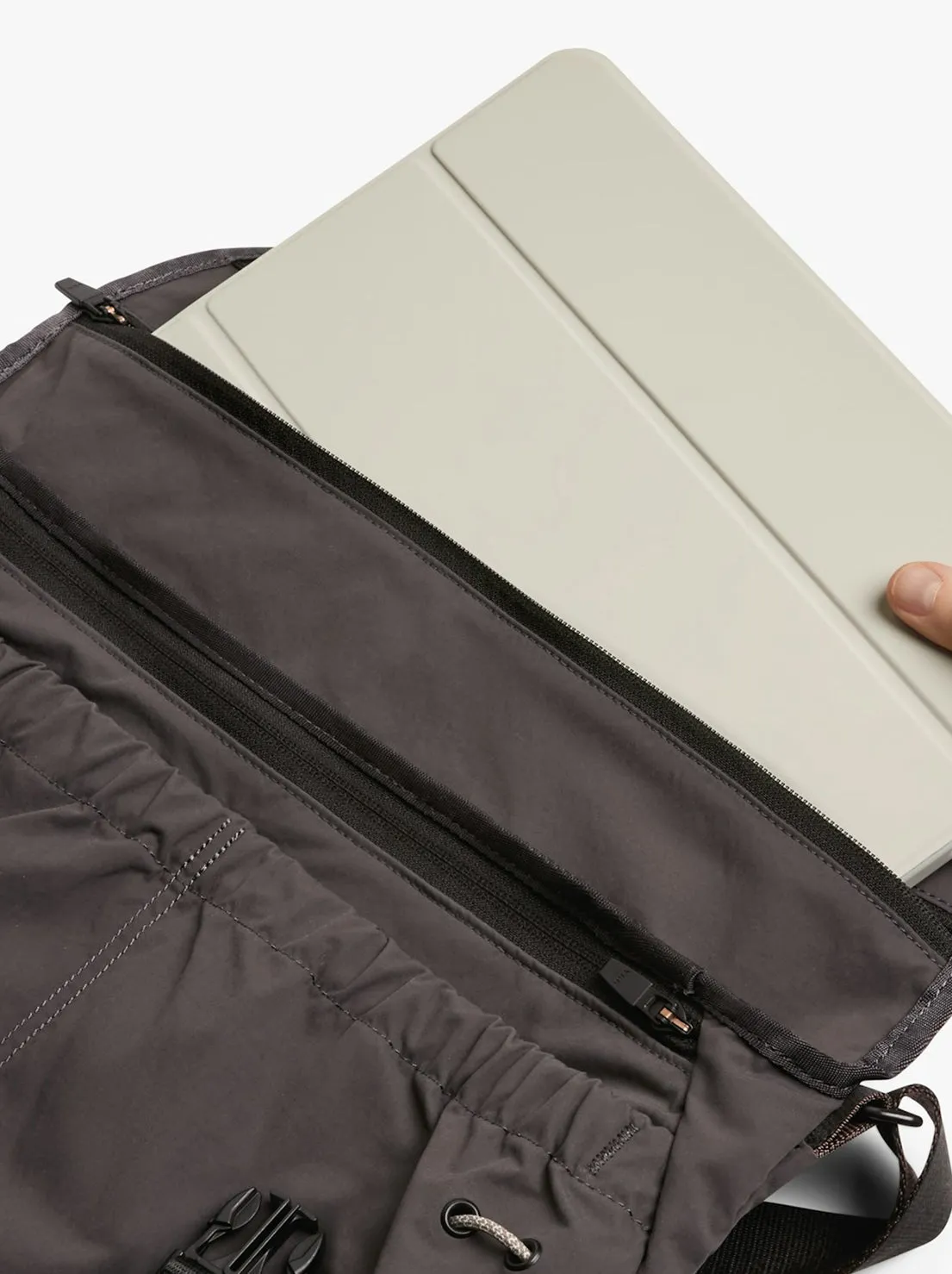 Bellroy - Cinch Messenger Bag - Charcoal