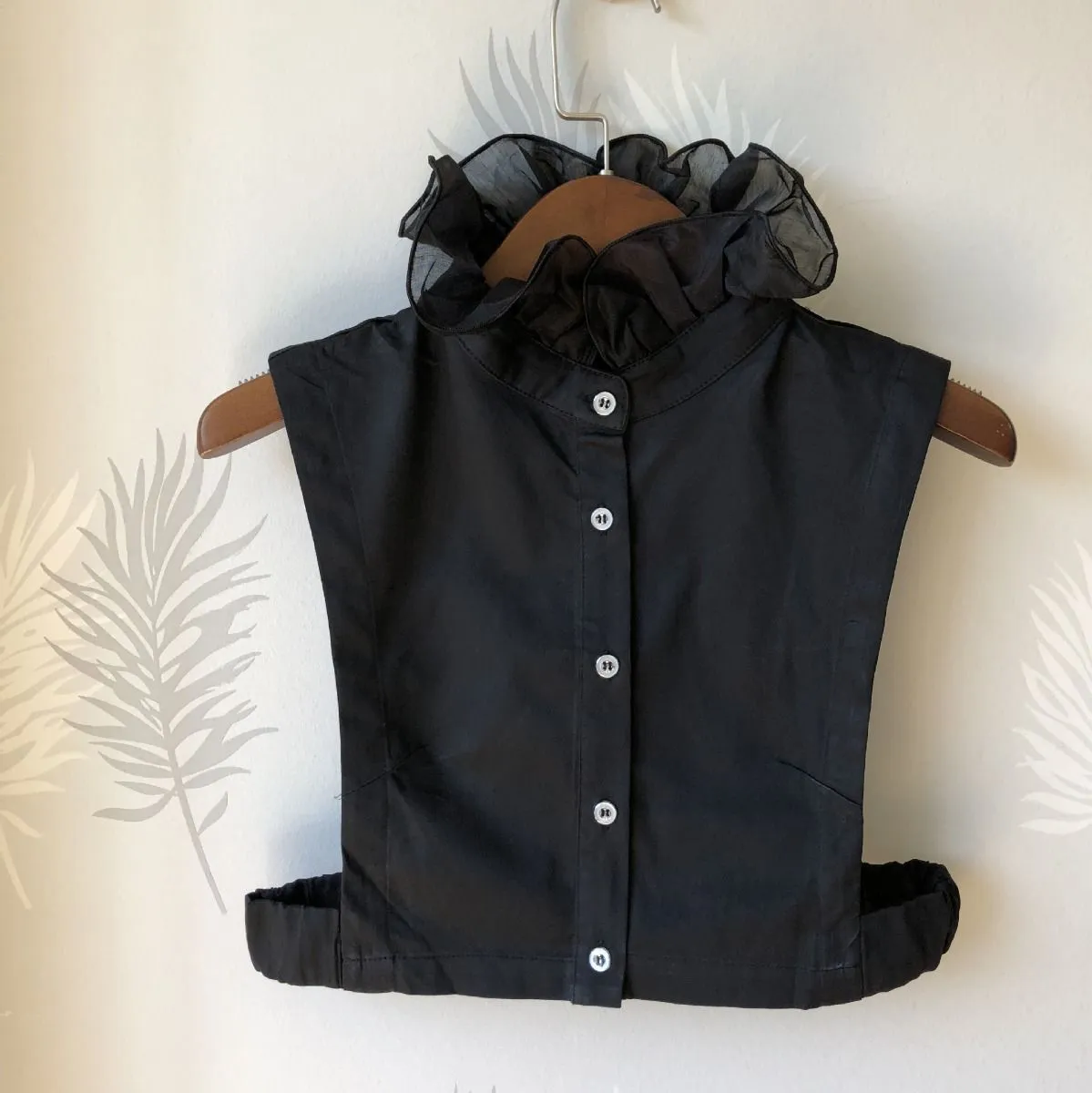 Black Ruffle Collar