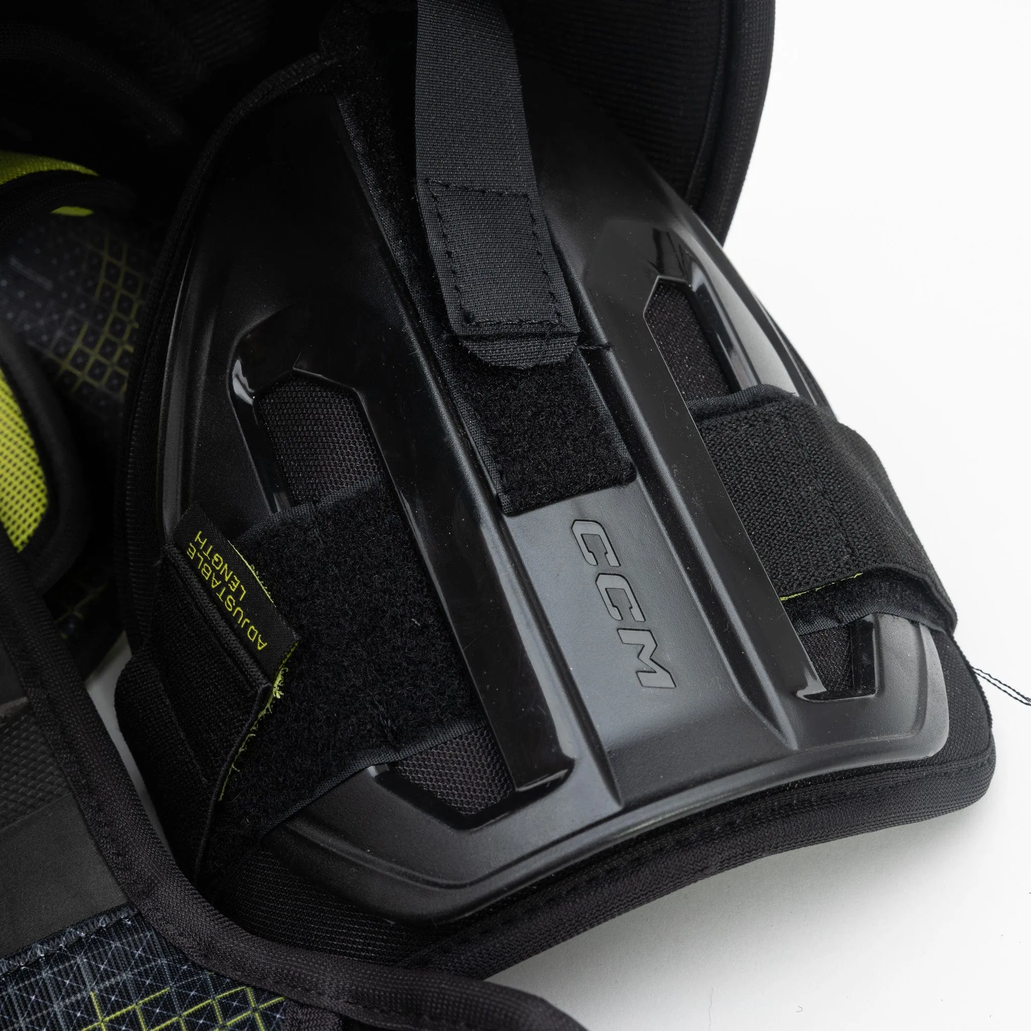 CCM Tacks XF Senior Hockey Shoulder Pads