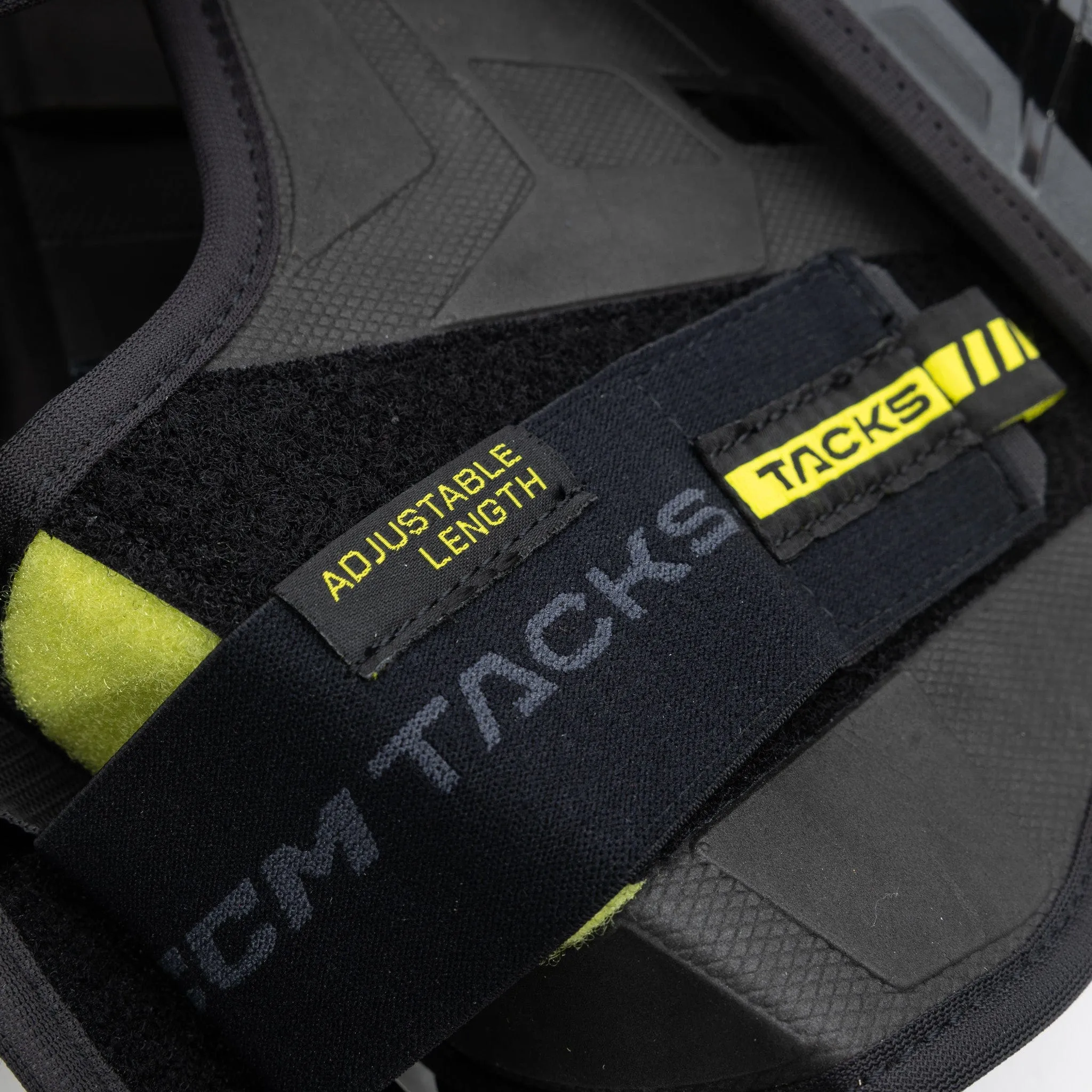 CCM Tacks XF Senior Hockey Shoulder Pads