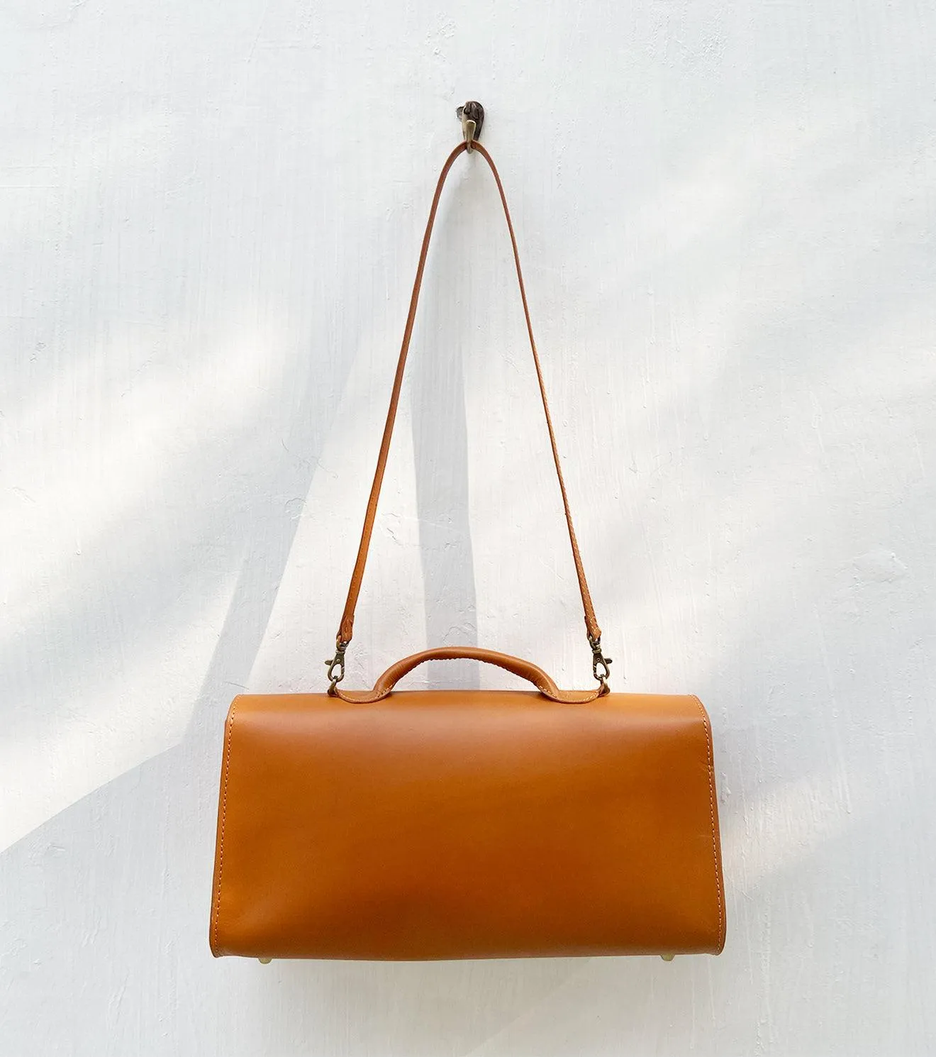 Fawn messenger bag