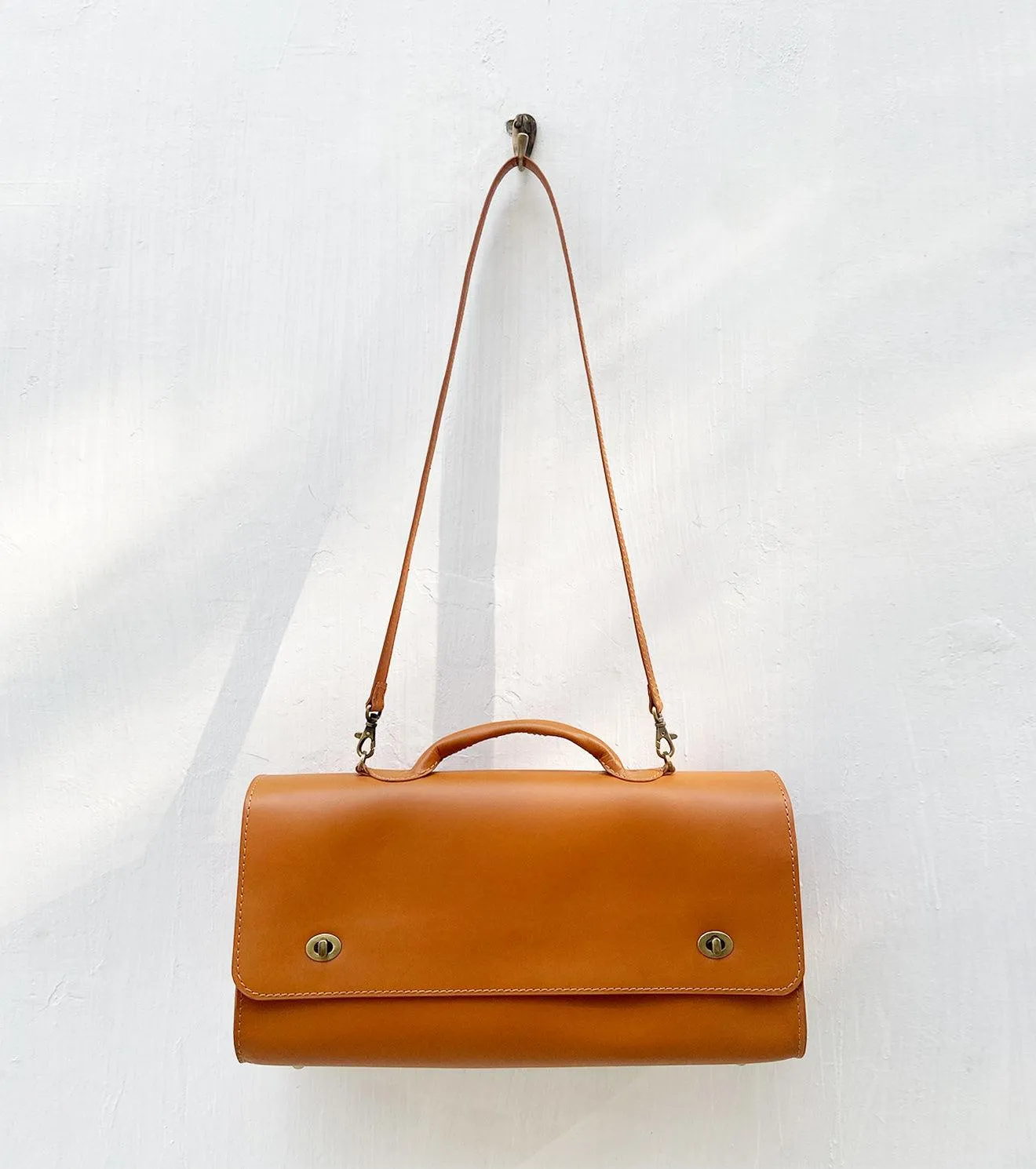 Fawn messenger bag
