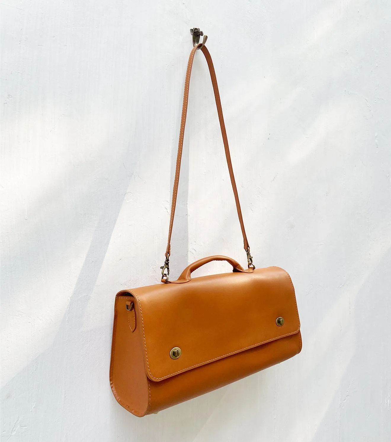 Fawn messenger bag