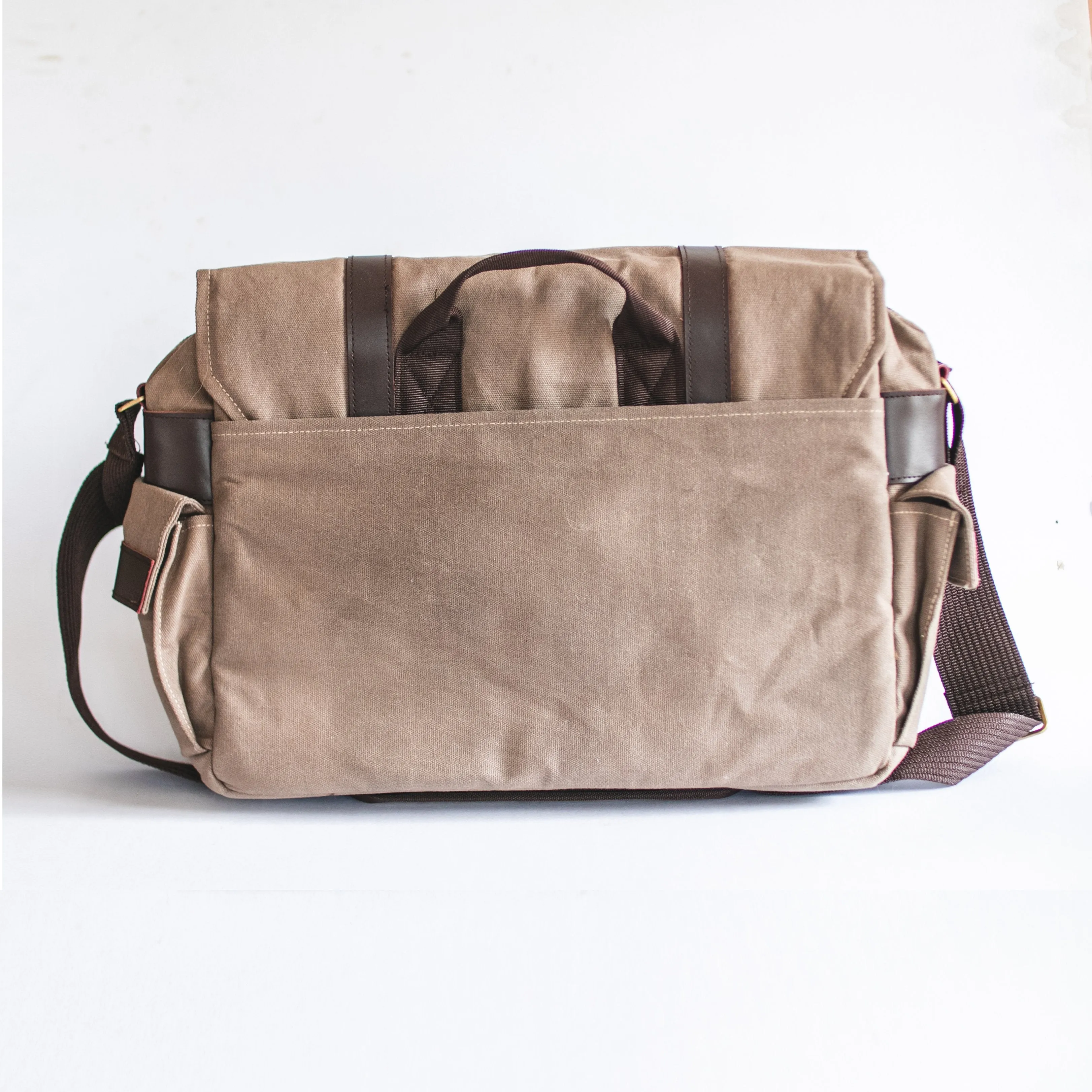 Gouache Rennell Waxed Canvas Camera Bag