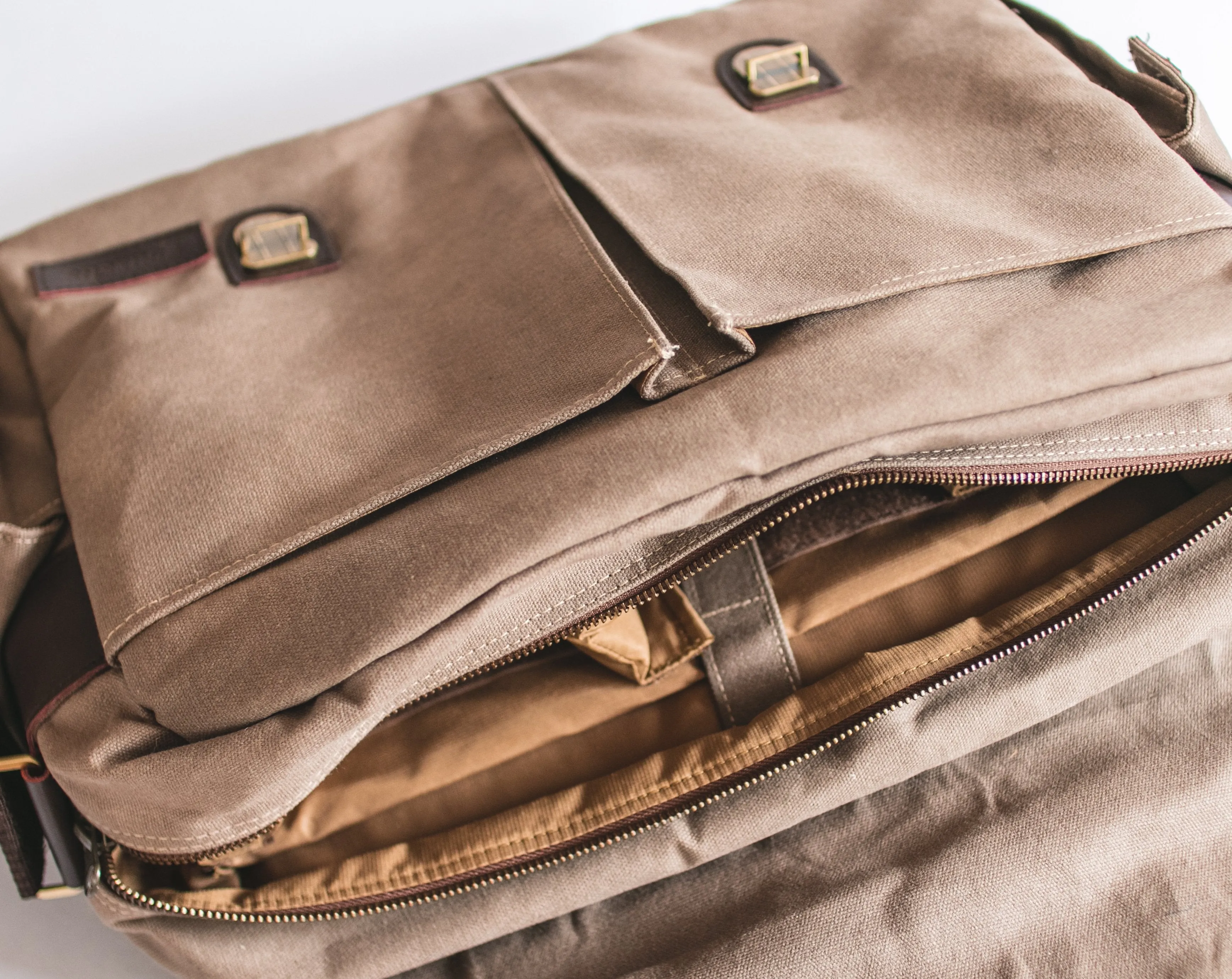 Gouache Rennell Waxed Canvas Camera Bag