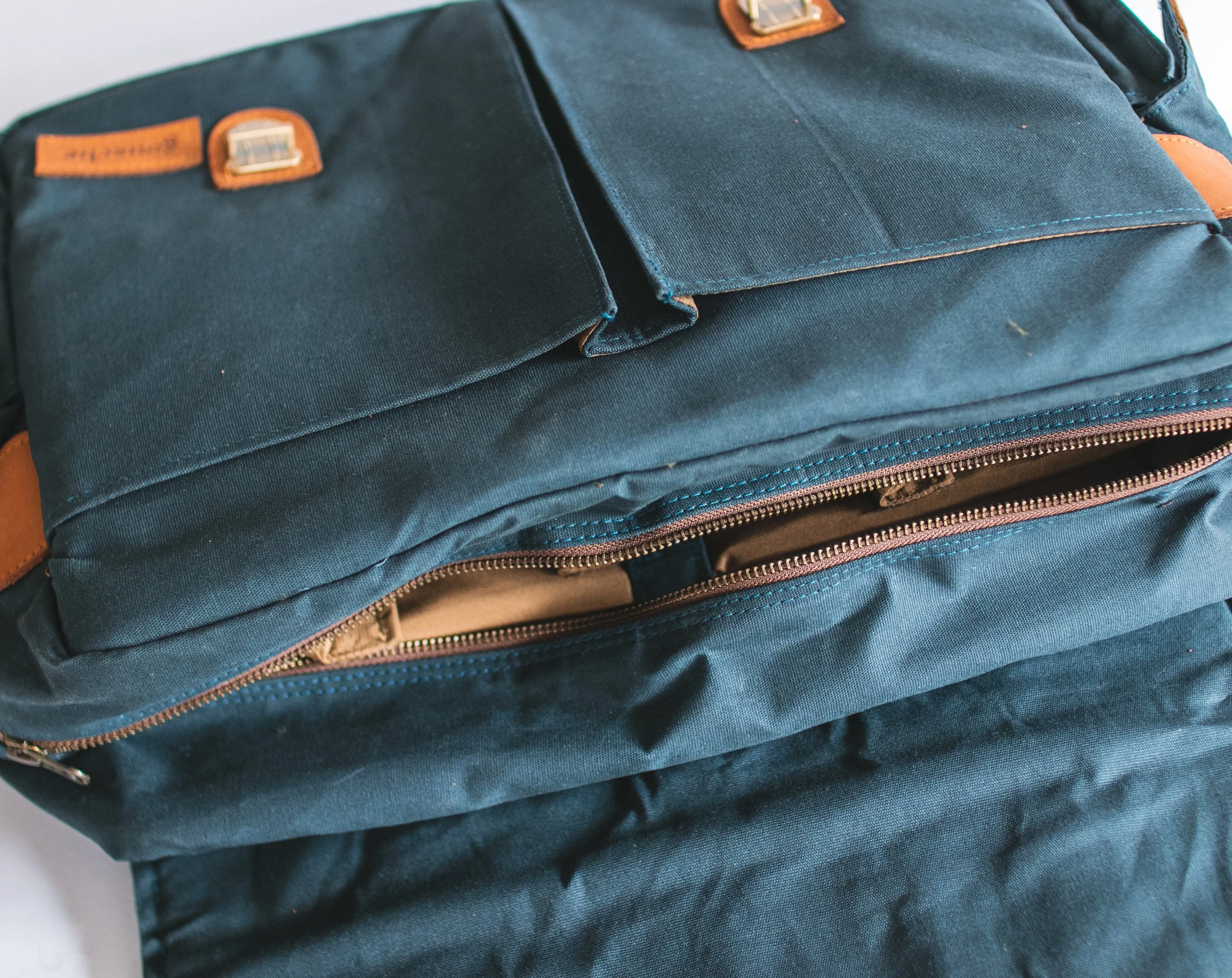 Gouache Rennell Waxed Canvas Camera Bag