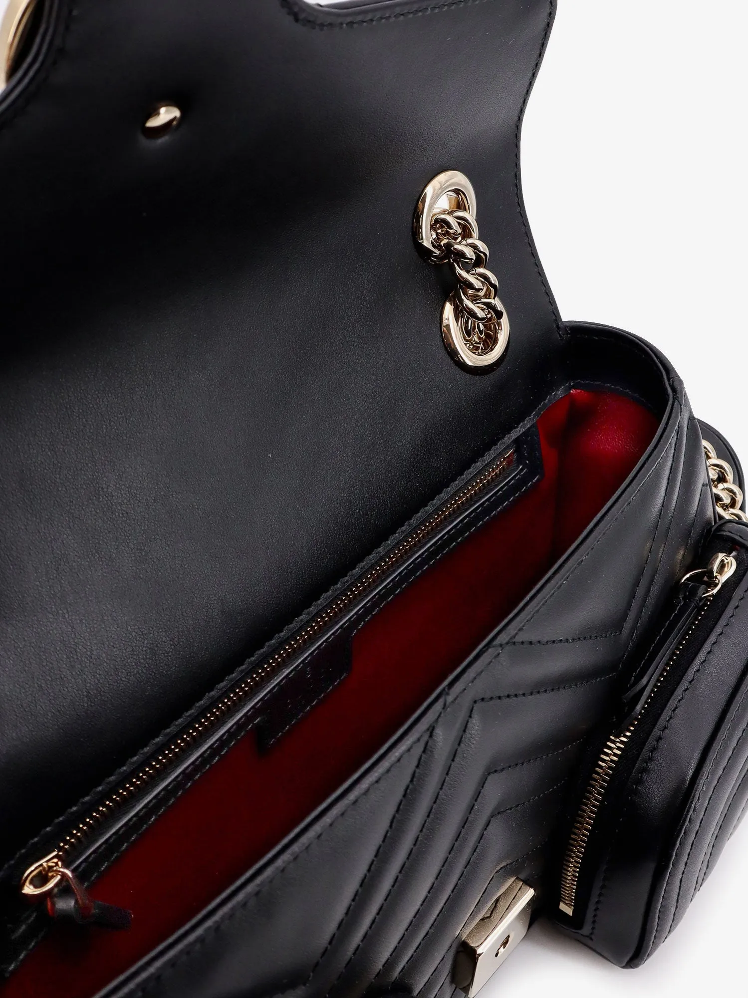 Gucci Matelassé Leather Shoulder Bag With Multipockets Detail