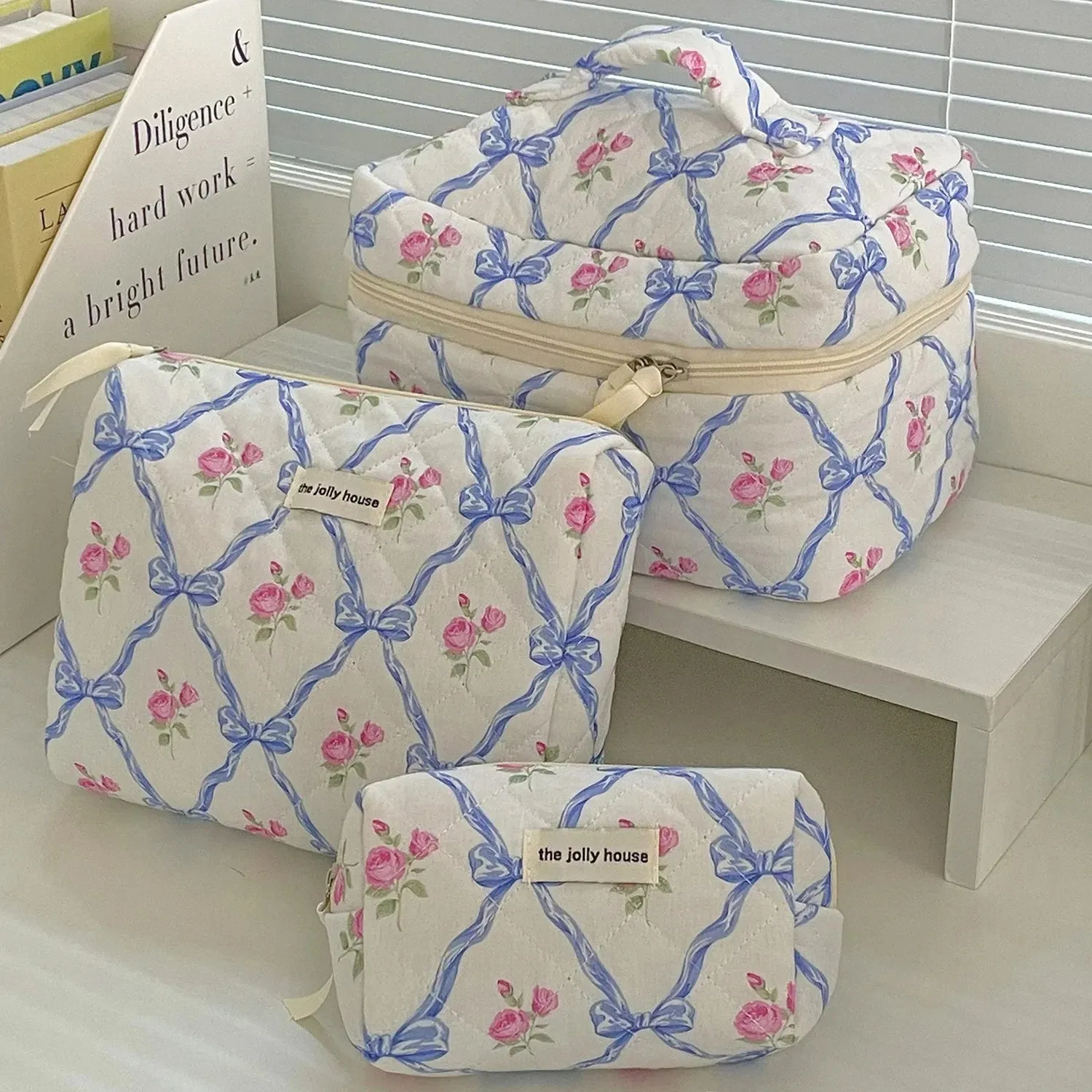 Kawaii Bow Flower Quilted Makeup Bag 🌸✨ | Adorable Zipper Cosmetic Organizer for Girls 🎀💖