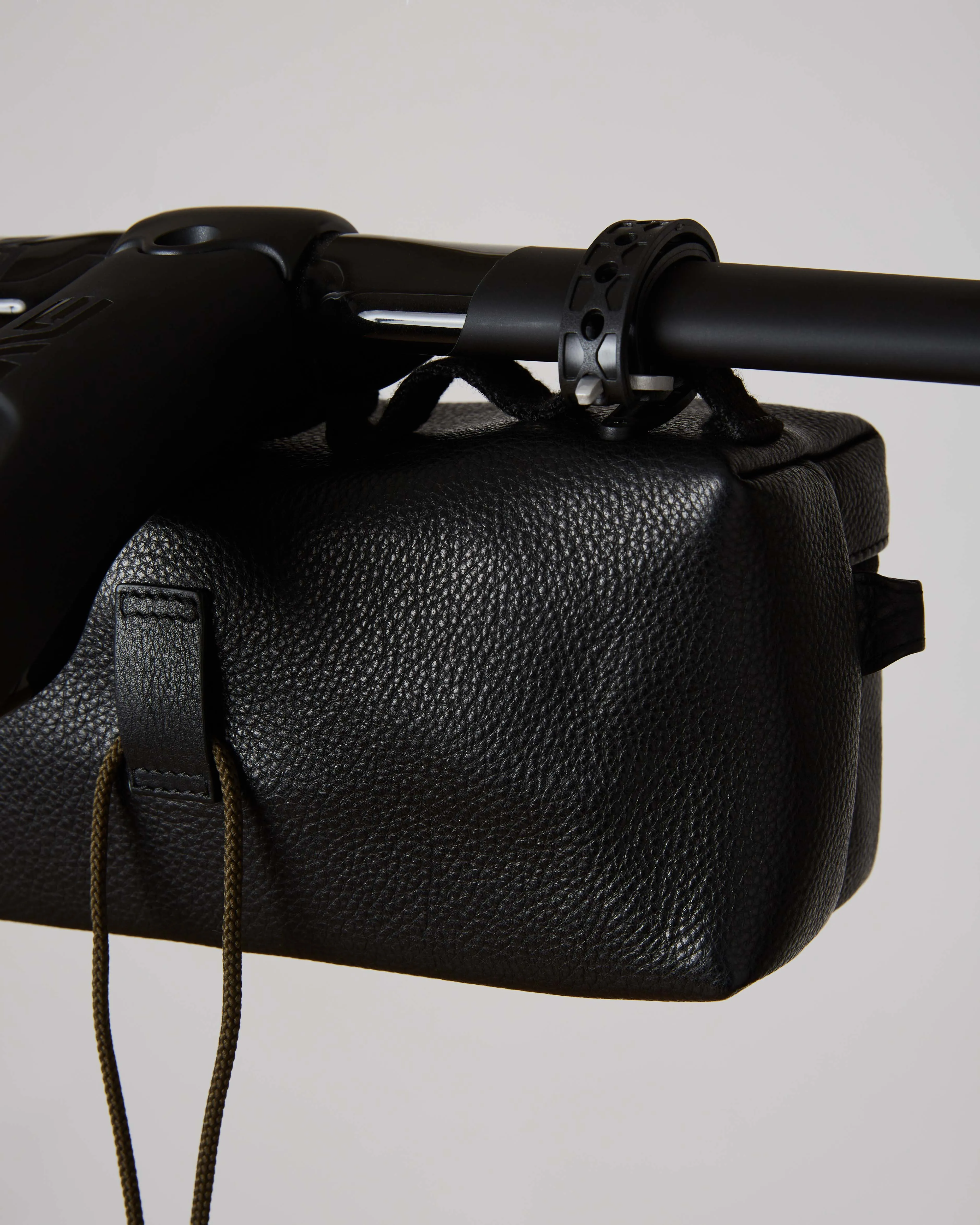 #LEATHER HANDLEBAR BAG