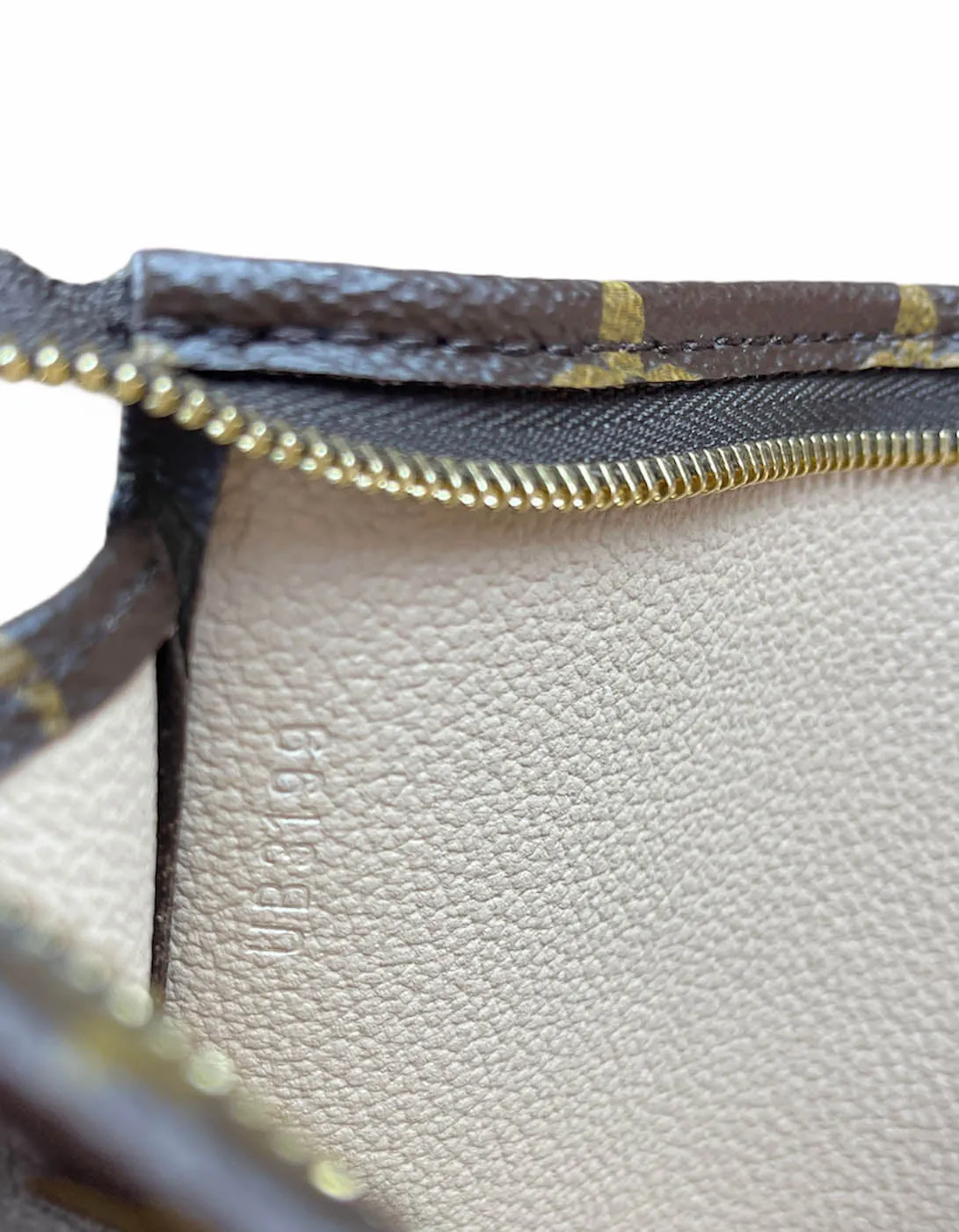 Louis Vuitton Monogram Toiletry Pouch 19 Bag w/ Receipt