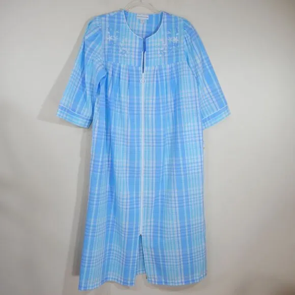 MISS ELAINE Seersucker Long Zip ROBE Size S Blue Plaid Pockets NEW 867603D