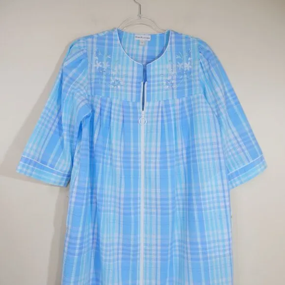 MISS ELAINE Seersucker Long Zip ROBE Size S Blue Plaid Pockets NEW 867603D