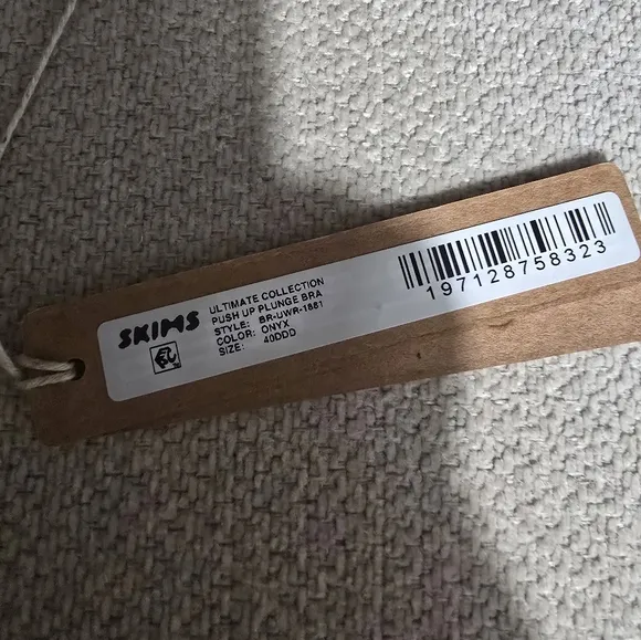 NWT Skims Ultimate Push Up Plunge Bra 40 DDD