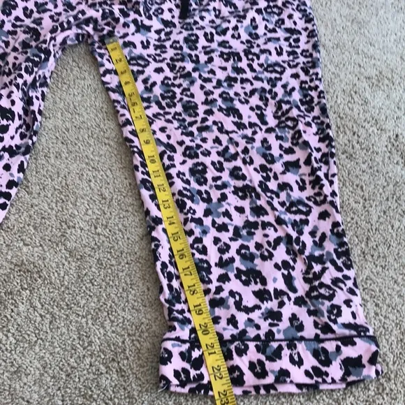 Pajamagram large pink /black combo short sleeve Capri pajama set .