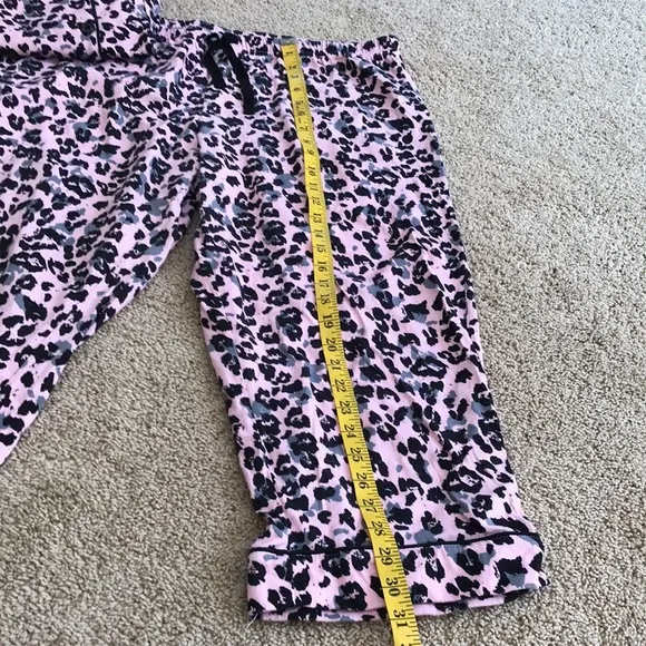 Pajamagram large pink /black combo short sleeve Capri pajama set .
