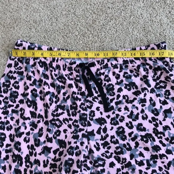 Pajamagram large pink /black combo short sleeve Capri pajama set .