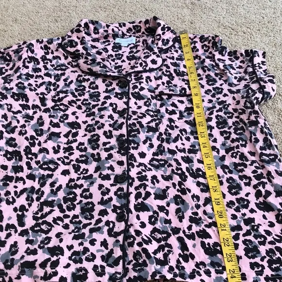 Pajamagram large pink /black combo short sleeve Capri pajama set .