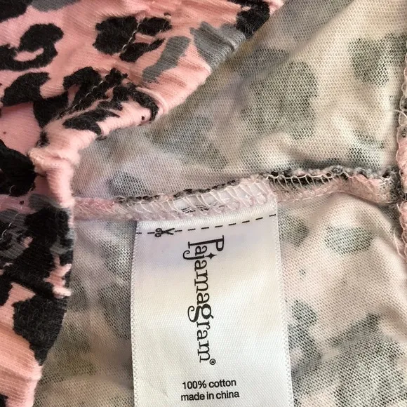 Pajamagram large pink /black combo short sleeve Capri pajama set .