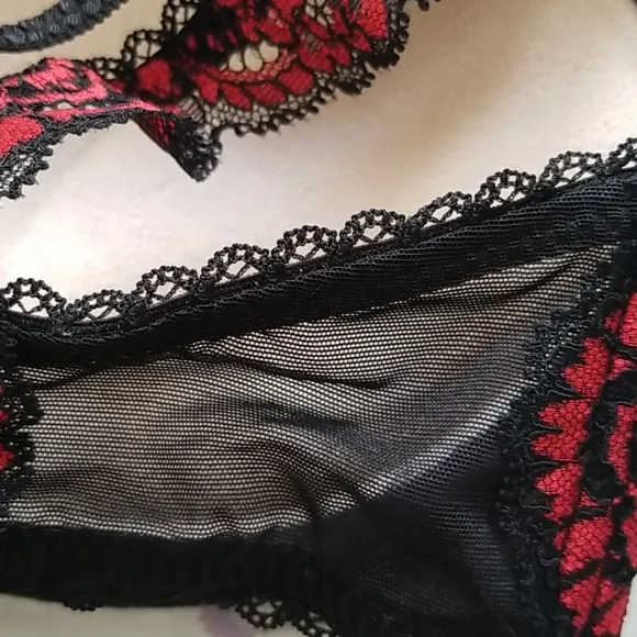 Pleasure State Push-Up Lace Trim Plunge Bra 32D