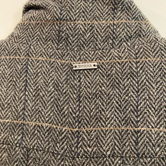 PRana plaid tweed adjustable length Insulated coat. NWT Small zip