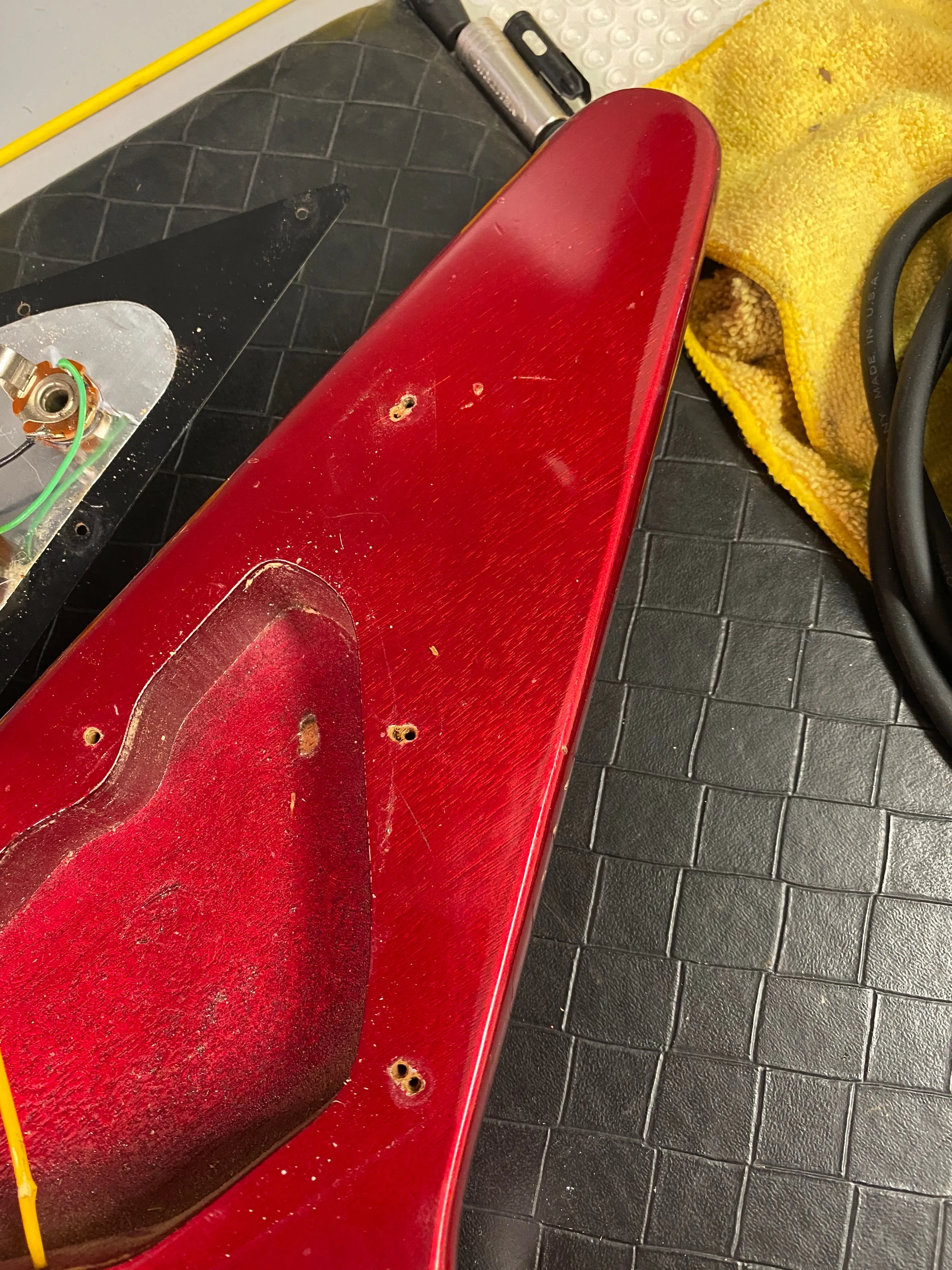 SOLD - Gibson Flying V 1982 Candy Apple Red