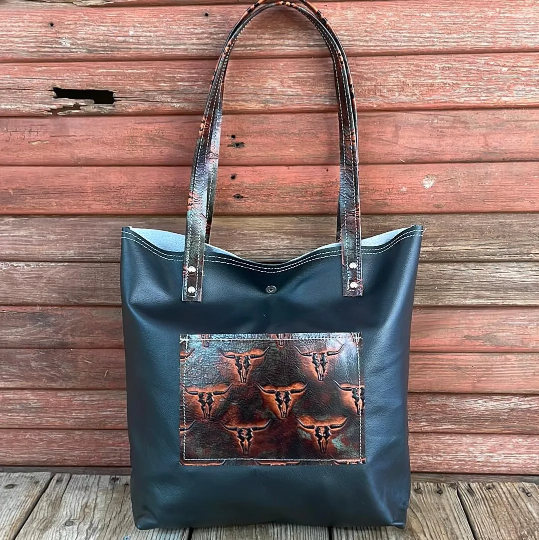 Trisha - B&W Speckle w/ Fire Skulls